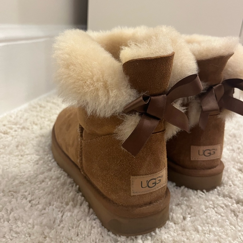Ugg- women’s mini Bailey bow II boot